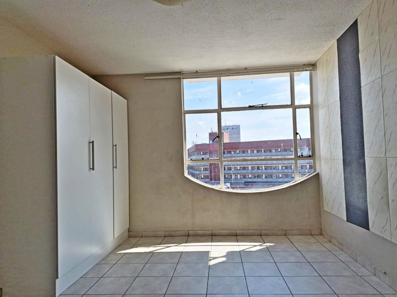 Spacious bachelor apartment for sale - Photo 5