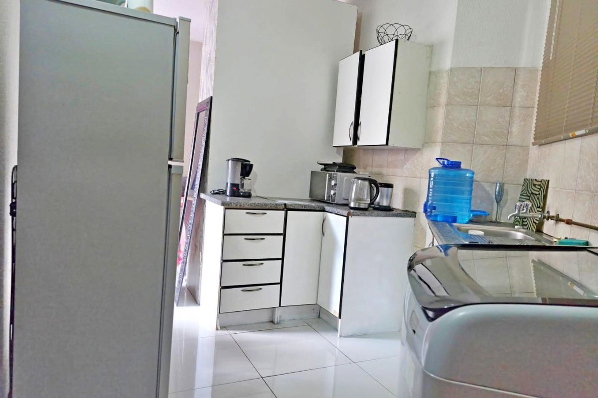 Spacious bachelor apartment for sale - Photo 5