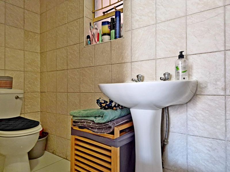 Spacious bachelor apartment for sale - Photo 9