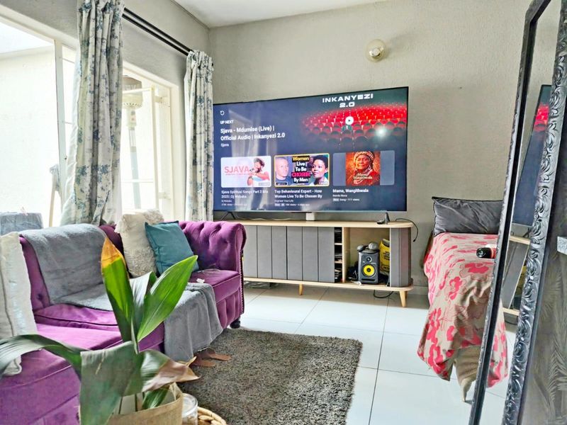 Spacious bachelor apartment for sale - Photo 3
