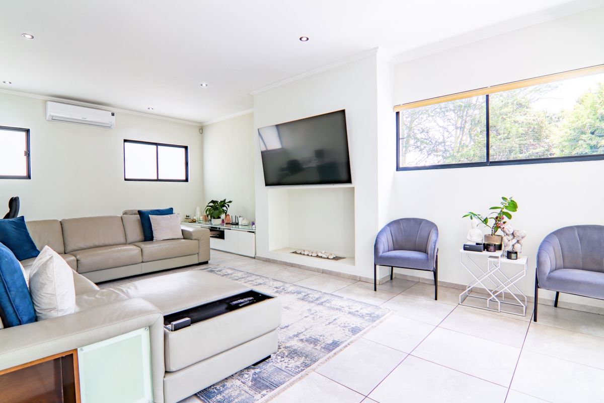 3 Bedroom 2,5 Bathroom TownHouse for sale - Photo 4