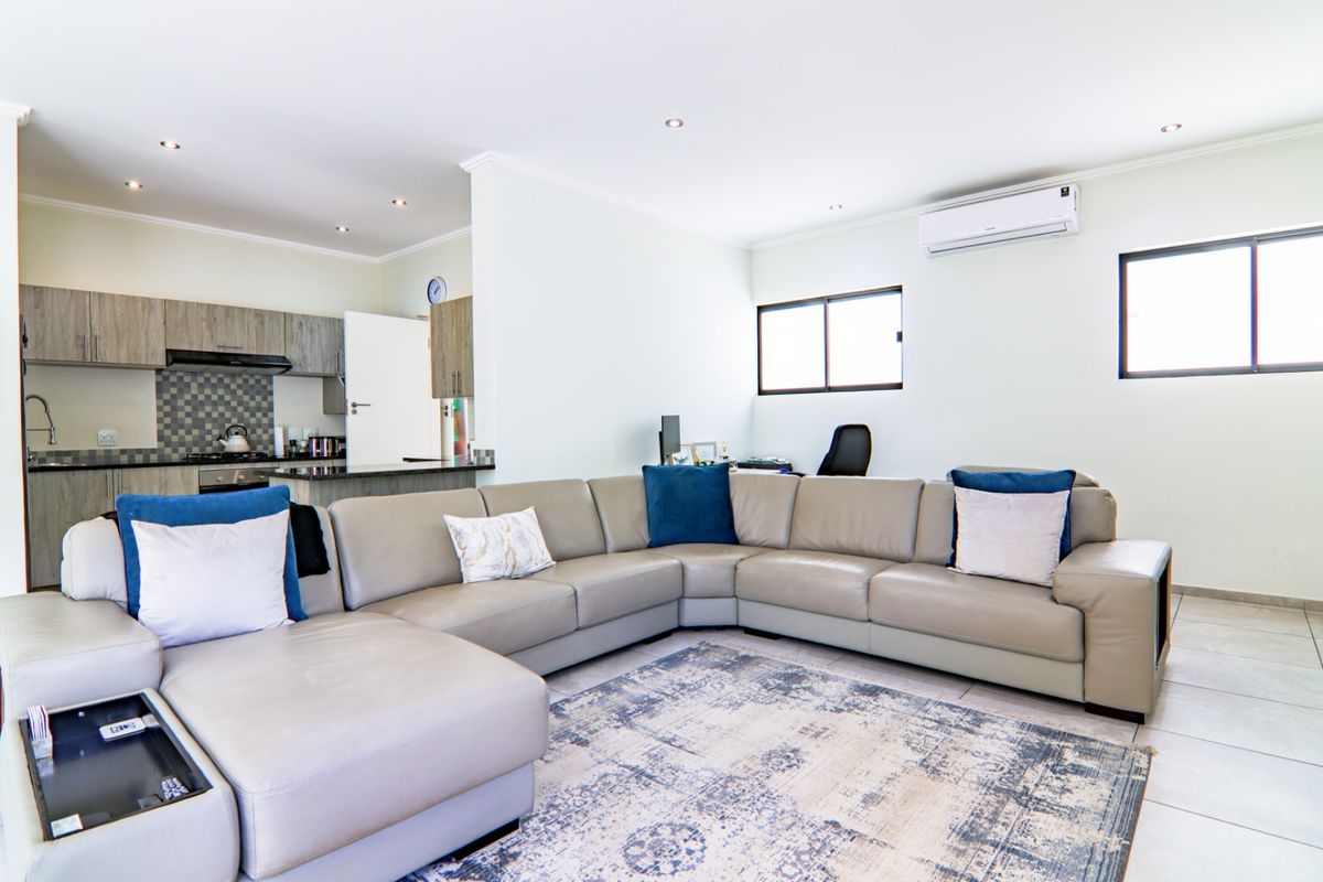 3 Bedroom 2,5 Bathroom TownHouse for sale - Photo 2