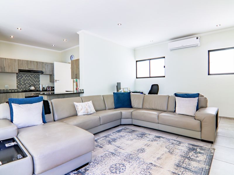 3 Bedroom 2,5 Bathroom TownHouse for sale - Photo 2