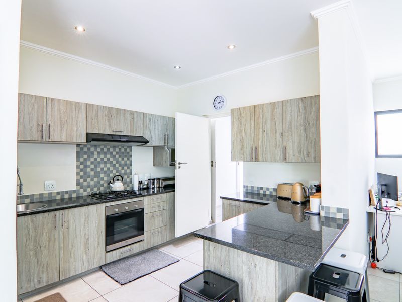 3 Bedroom 2,5 Bathroom TownHouse for sale - Photo 8