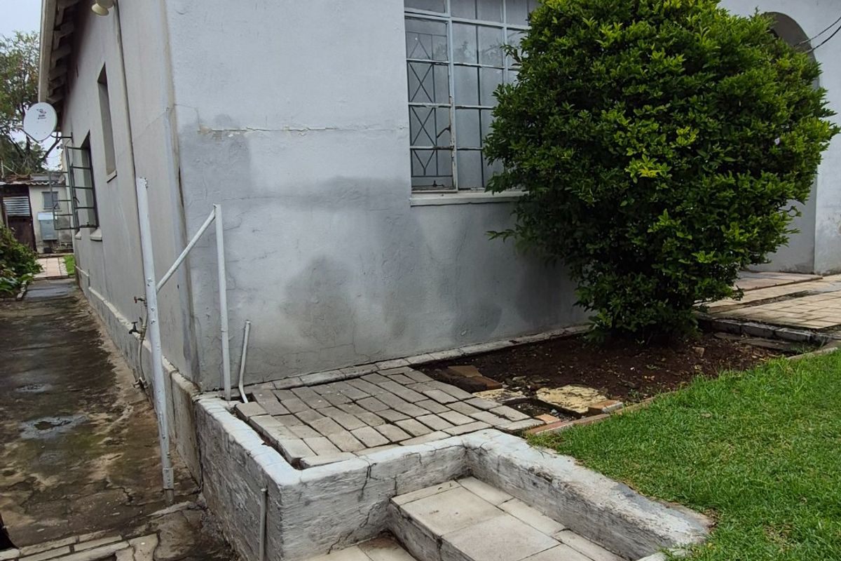 10 Bedroom Student Commune For Sale - Photo 3