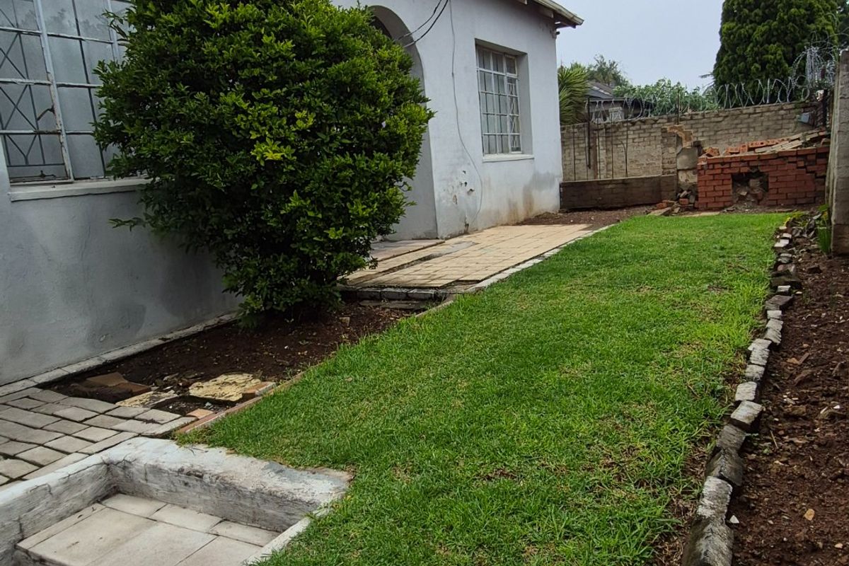10 Bedroom Student Commune For Sale - Photo 2