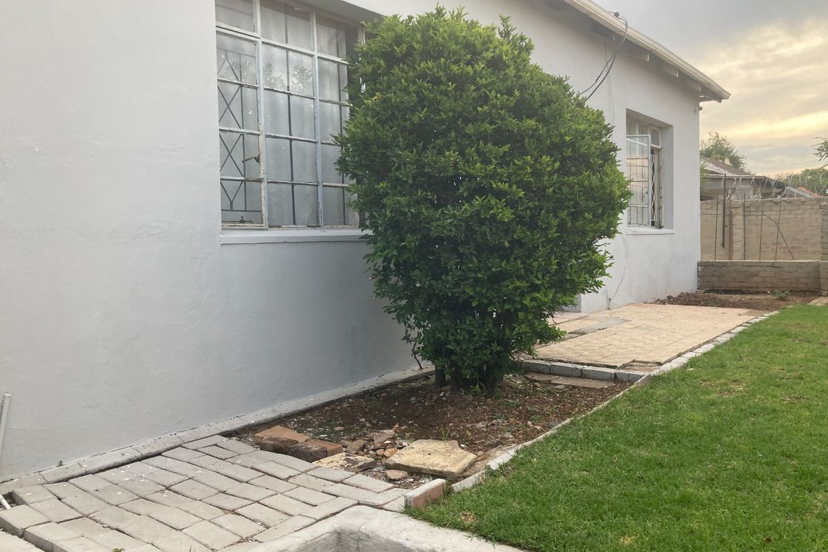 10 Bedroom Student Commune For Sale - Photo 5