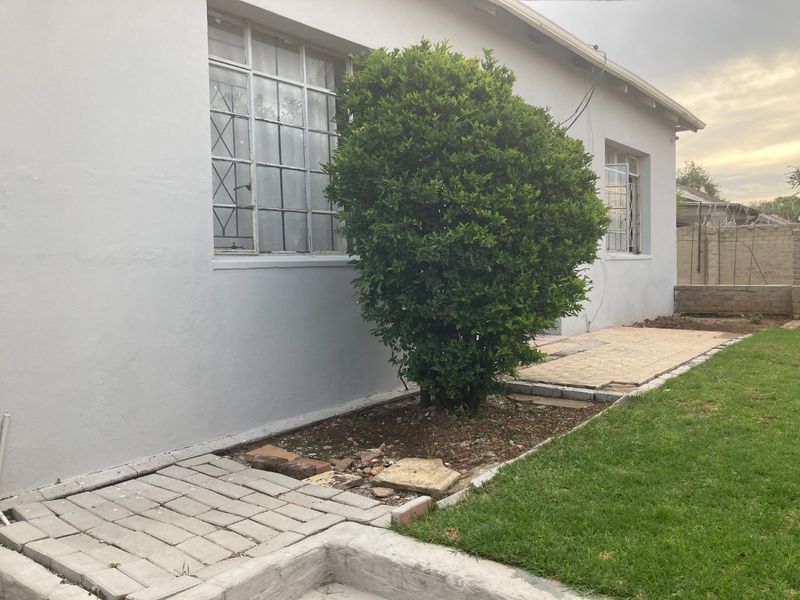 10 Bedroom Student Commune For Sale - Photo 5