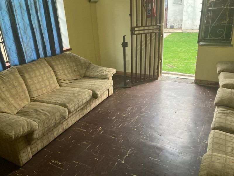 10 Bedroom Student Commune For Sale - Photo 9