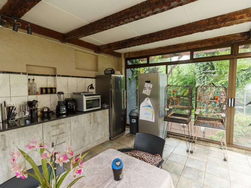 Stunning Double-Storey Home with Breathtaking Views in Horison Park - Photo 10