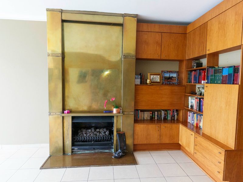 Stunning Double-Storey Home with Breathtaking Views in Horison Park - Photo 4