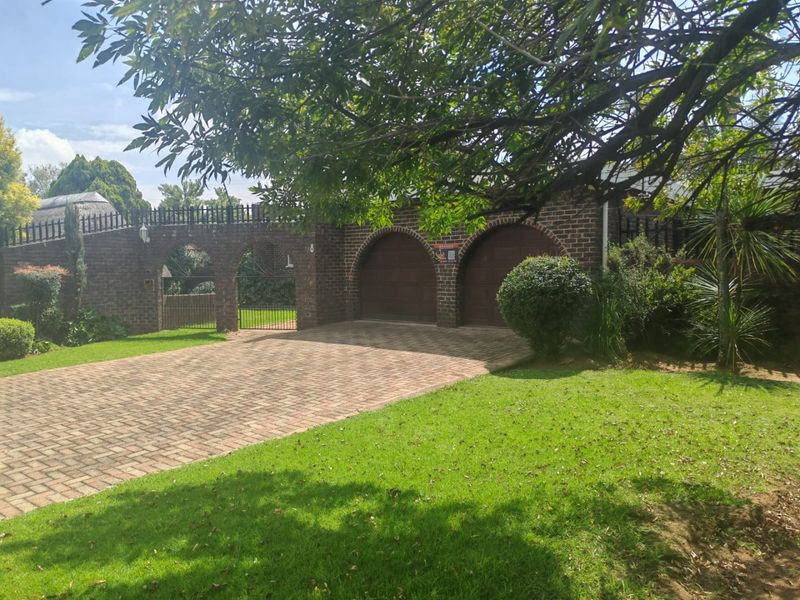 Charming Family Home in the Heart of Sunward Park – A Must-See! - Photo 2