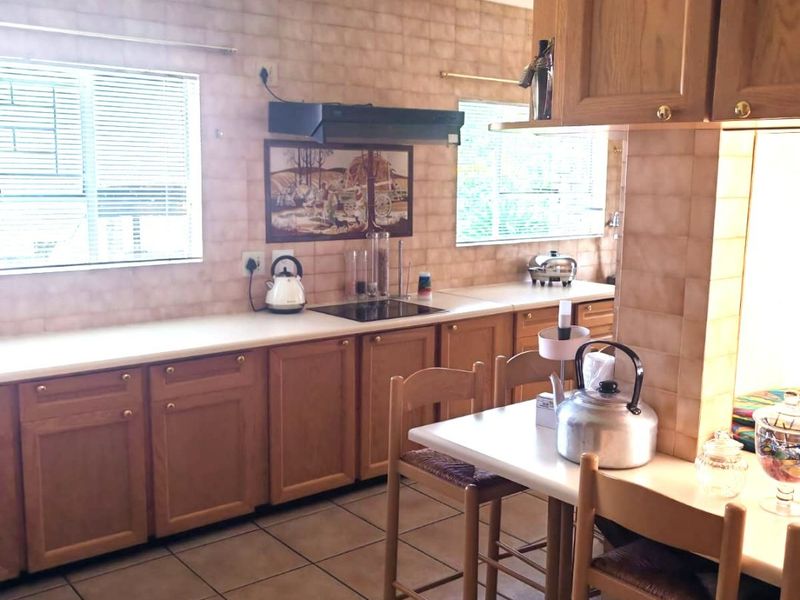 Charming Family Home in the Heart of Sunward Park – A Must-See! - Photo 10