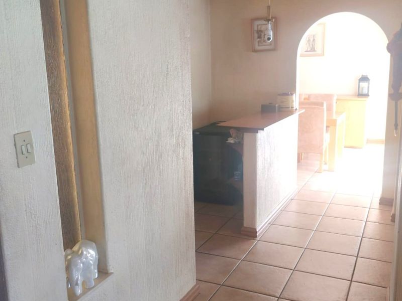 Charming Family Home in the Heart of Sunward Park – A Must-See! - Photo 8