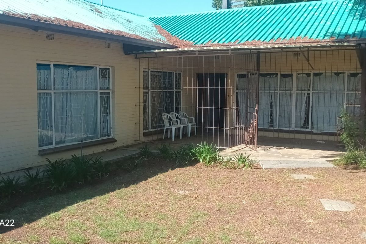 LOOKING FOR THE PERFECT HOME LITTLE TLC - Photo 2