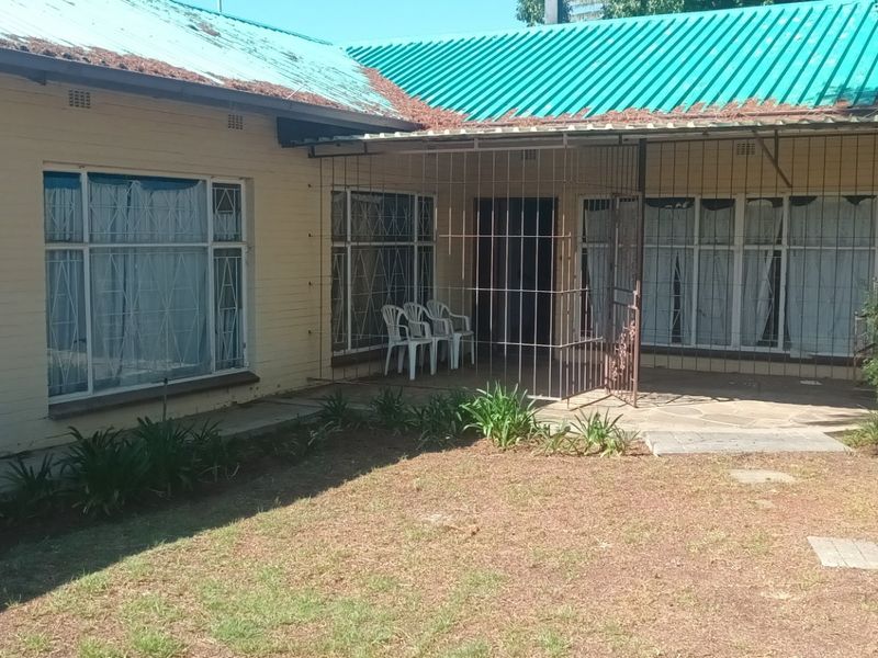 LOOKING FOR THE PERFECT HOME LITTLE TLC - Photo 2