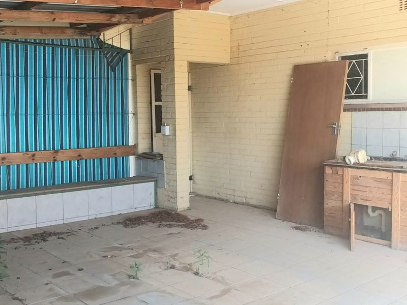 LOOKING FOR THE PERFECT HOME LITTLE TLC - Photo 6