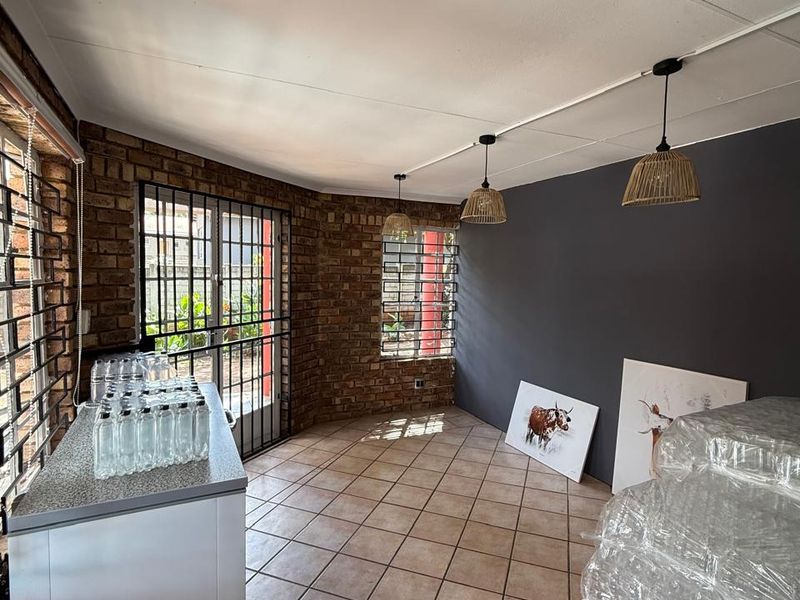 Commercial Space to Rent - Available 1 May 2026 - Photo 4