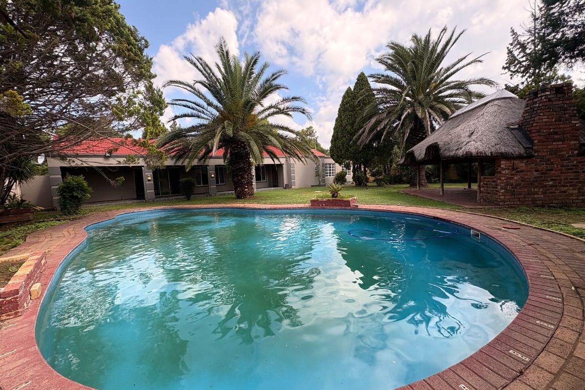 MOVE-IN READY FAMILY DREAM HOME IN LA HOFF – WITH BOREHOLE - Photo 3