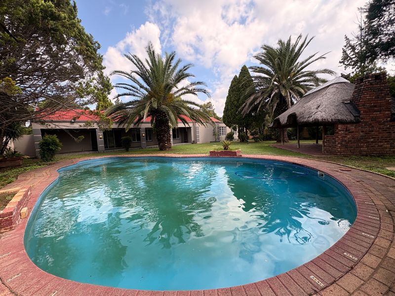 MOVE-IN READY FAMILY DREAM HOME IN LA HOFF – WITH BOREHOLE - Photo 3