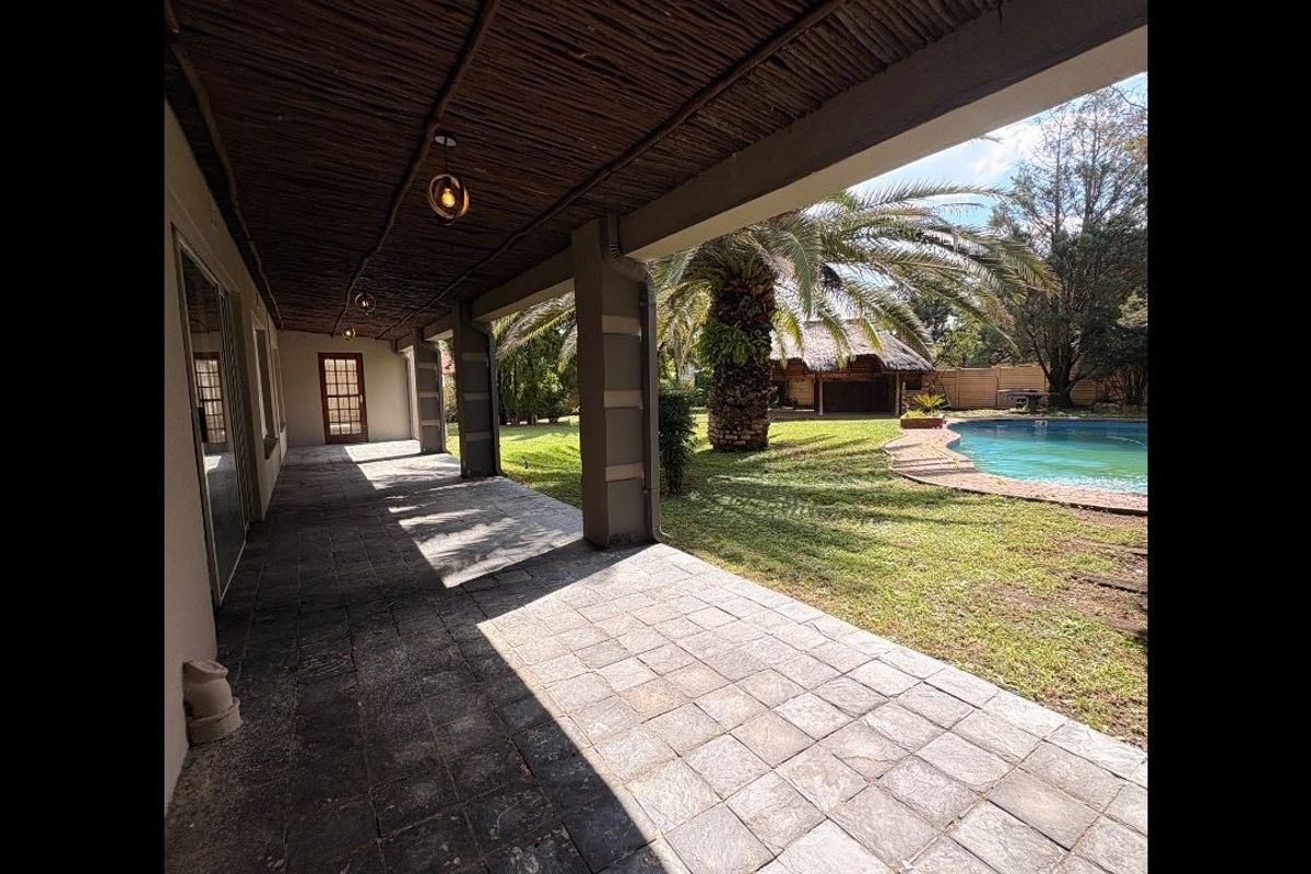 MOVE-IN READY FAMILY DREAM HOME IN LA HOFF – WITH BOREHOLE - Photo 2