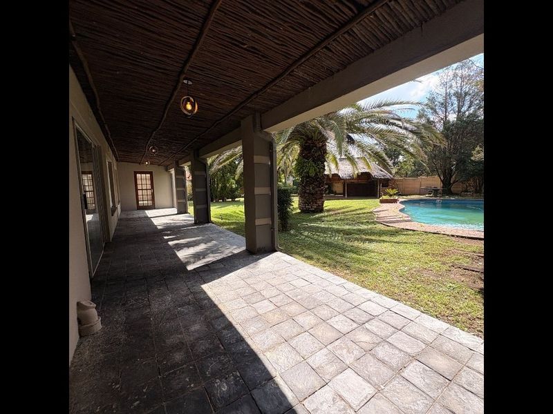 MOVE-IN READY FAMILY DREAM HOME IN LA HOFF – WITH BOREHOLE - Photo 2