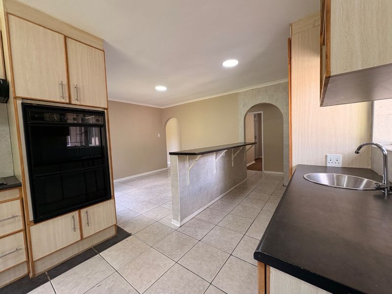 MOVE-IN READY FAMILY DREAM HOME IN LA HOFF – WITH BOREHOLE - Photo 6