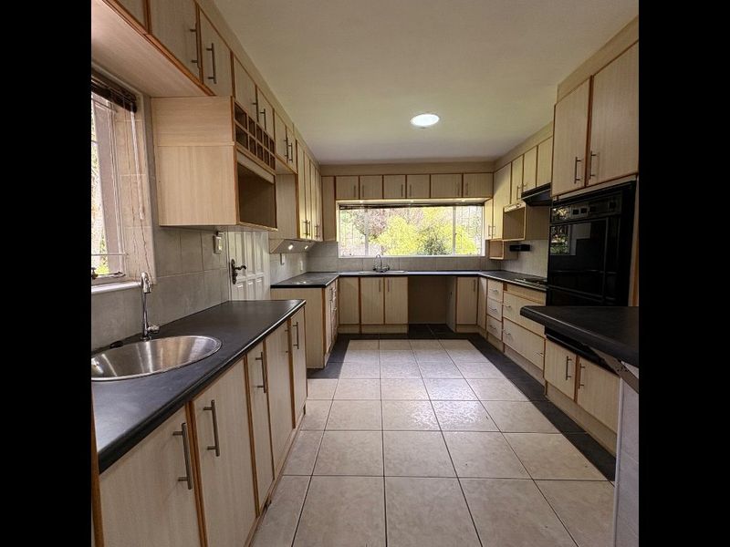 MOVE-IN READY FAMILY DREAM HOME IN LA HOFF – WITH BOREHOLE - Photo 4