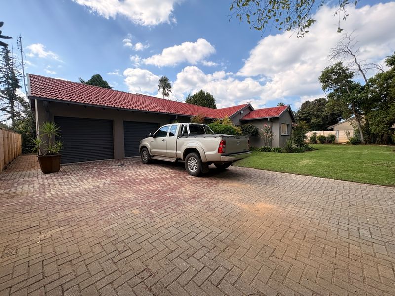 MOVE-IN READY FAMILY DREAM HOME IN LA HOFF – WITH BOREHOLE - Photo 1