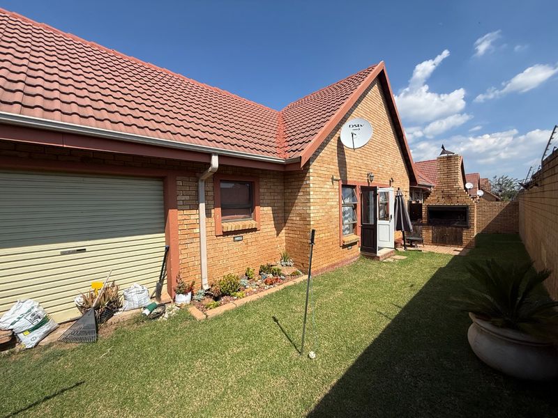 Safe & Spacious! - Photo 10