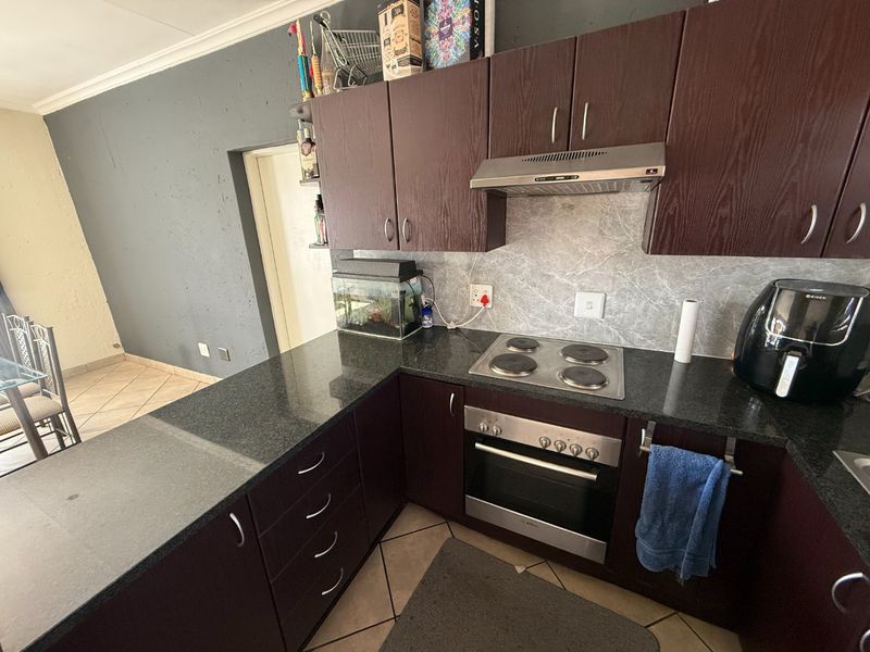 Safe & Spacious! - Photo 9