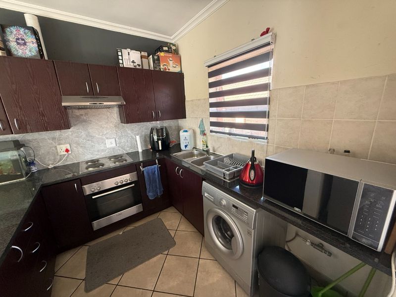 Safe & Spacious! - Photo 7