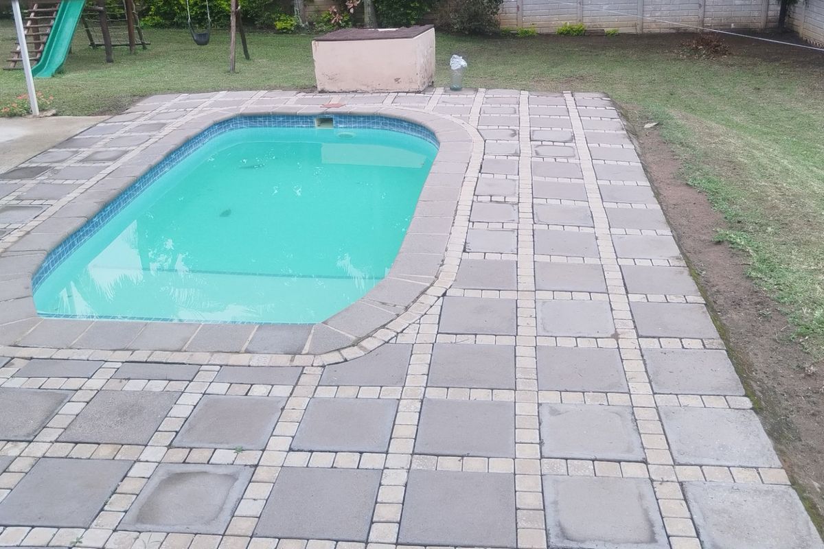 Family Home With Pool in Shelly Beach - Photo 2