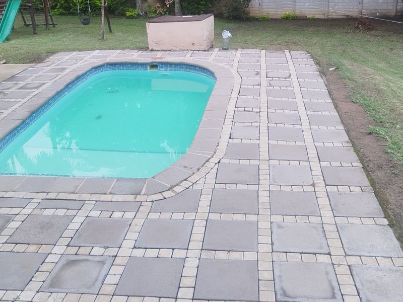 Family Home With Pool in Shelly Beach - Photo 2