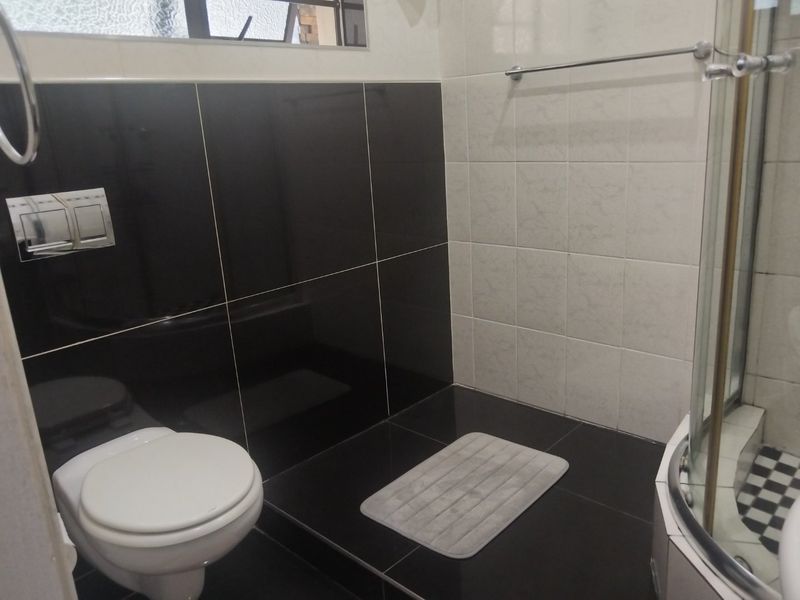 Family Home With Pool in Shelly Beach - Photo 5