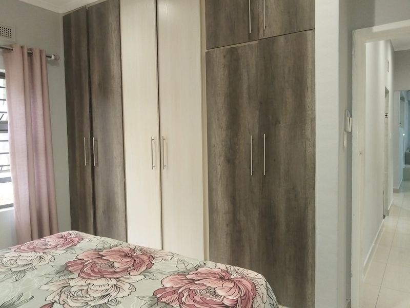 Family Home With Pool in Shelly Beach - Photo 9