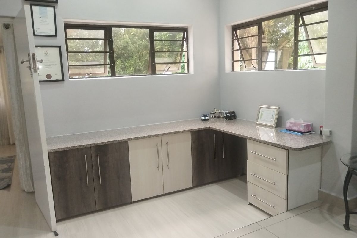 Family Home With Pool in Shelly Beach - Photo 4