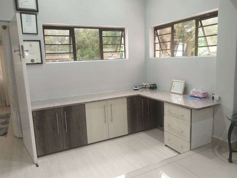 Family Home With Pool in Shelly Beach - Photo 4