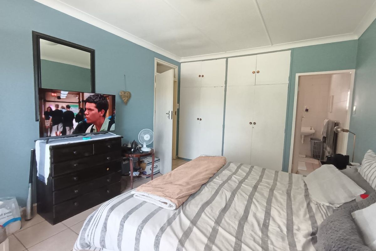 Spacious Family Home in Secure Boomed Area – Walking Distance from Impala Primary - Photo 4