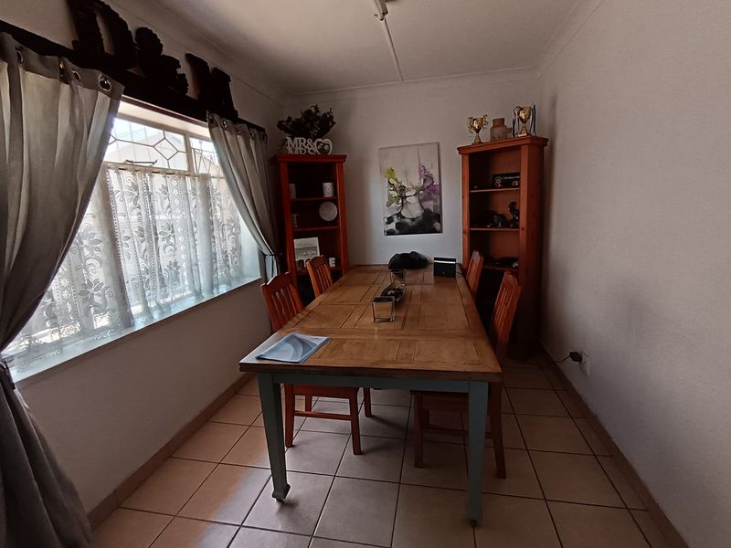 Spacious Family Home in Secure Boomed Area – Walking Distance from Impala Primary - Photo 8