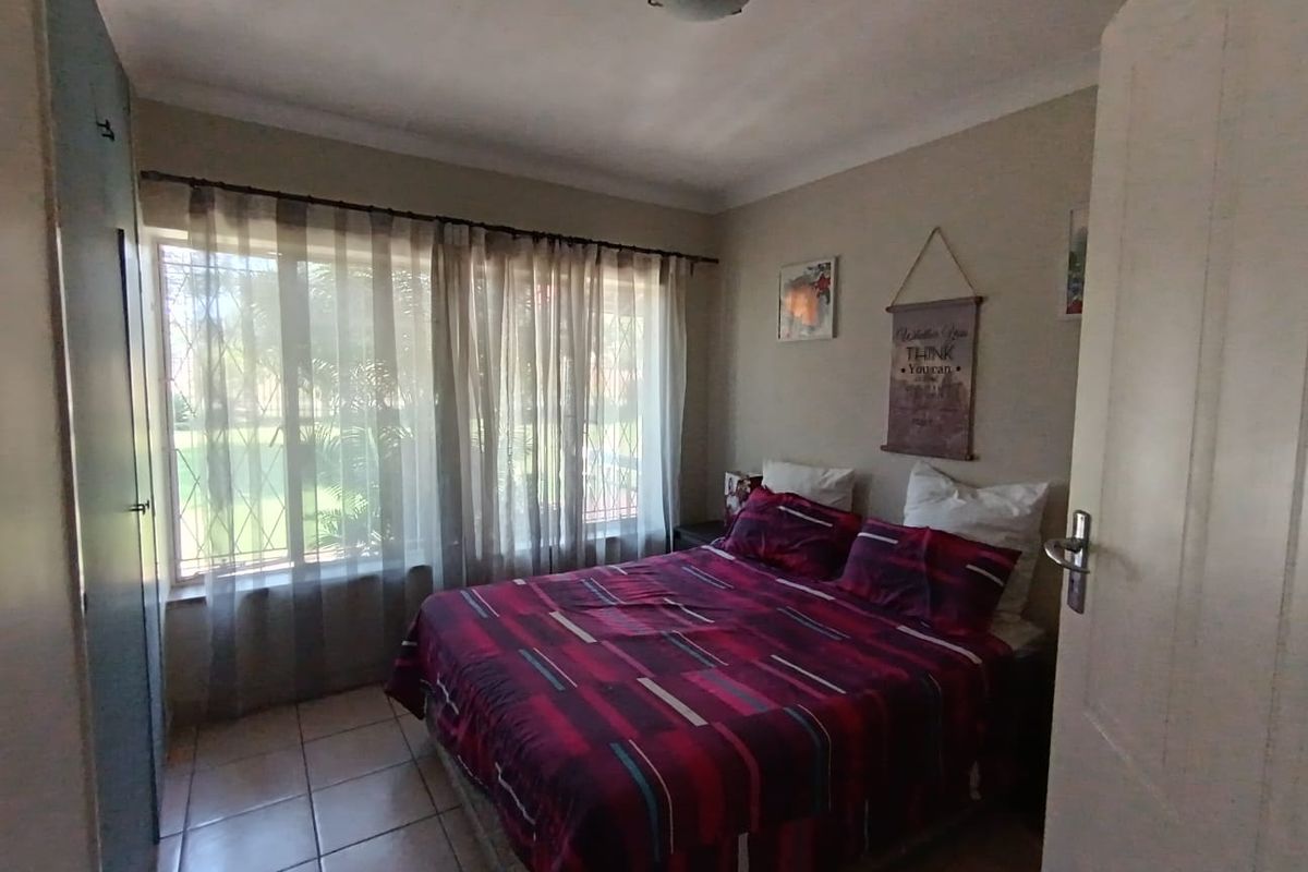 Spacious Family Home in Secure Boomed Area – Walking Distance from Impala Primary - Photo 5