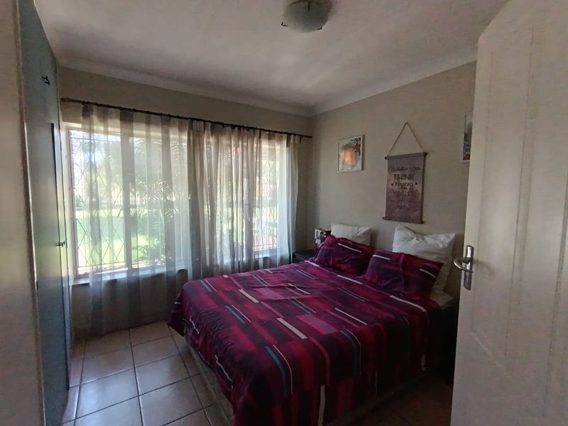 Spacious Family Home in Secure Boomed Area – Walking Distance from Impala Primary - Photo 5