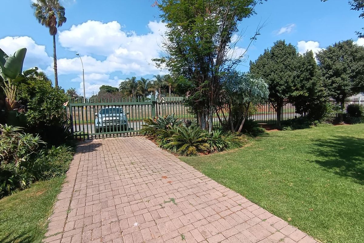 Spacious Family Home in Secure Boomed Area – Walking Distance from Impala Primary - Photo 3