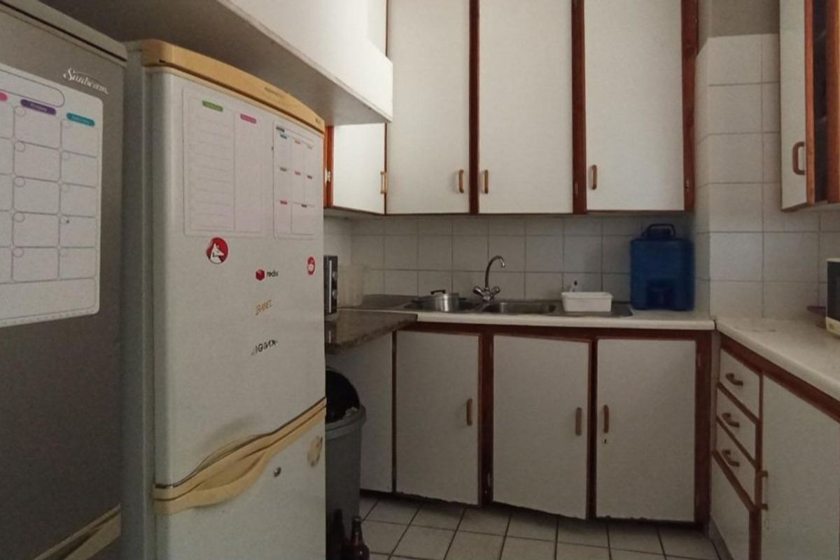 Spacious.5-Bedroom Apartment for Sale in Sunnyside - Photo 2