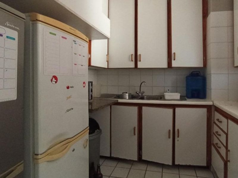 Spacious.5-Bedroom Apartment for Sale in Sunnyside - Photo 2