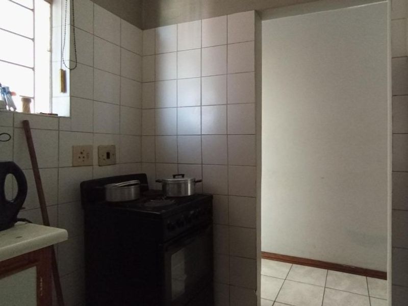 Spacious.5-Bedroom Apartment for Sale in Sunnyside - Photo 3