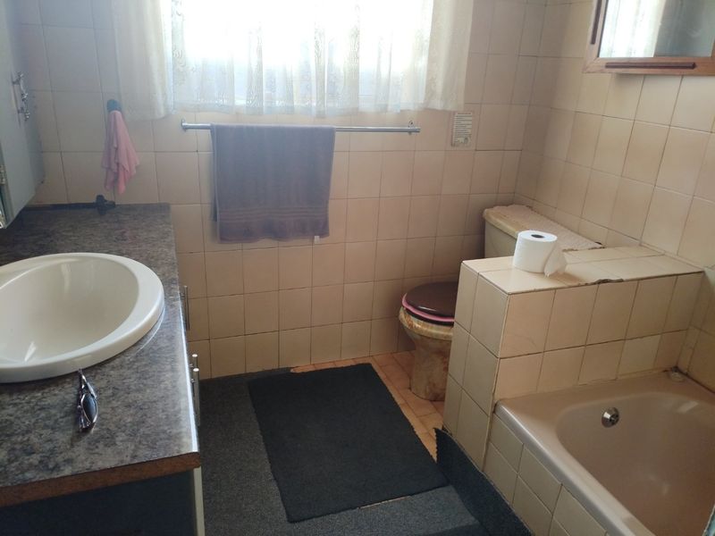 3 Bedroom House for Sale in Strubenvale  - Photo 8