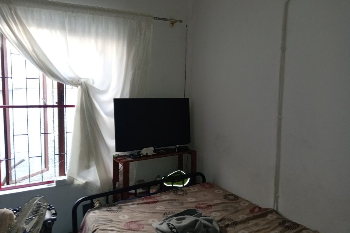 3-Bedroom House Available in Bontheuwel - Photo 3