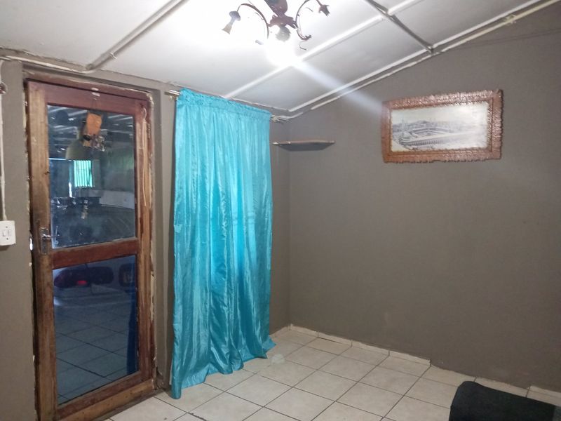 3-Bedroom House Available in Bontheuwel - Photo 7