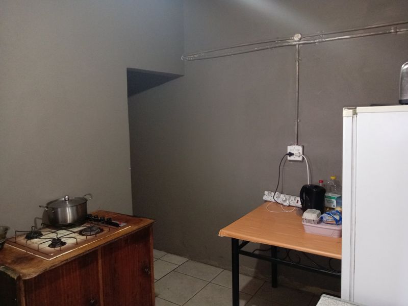 3-Bedroom House Available in Bontheuwel - Photo 6